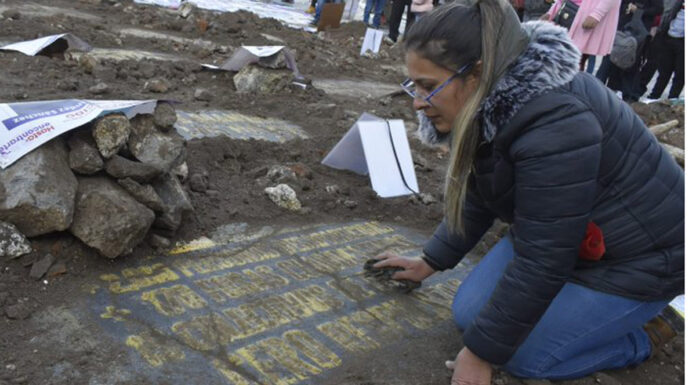 Familiares de desaparecidos crean “fosas” en Palacio Nacional Los familiares piden apoyo del gobierno Federal.