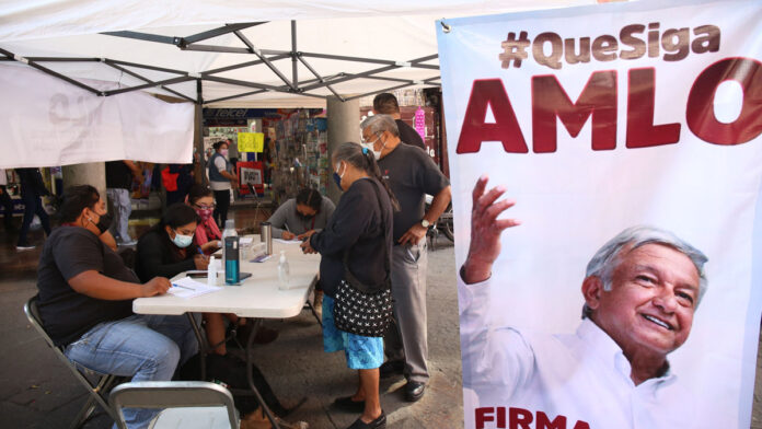 Firmas Bracamonte agregó que en Puebla aportarán 30 mil firmas, por lo que se llevaría un avance del 53%. Foto: Es Imagen