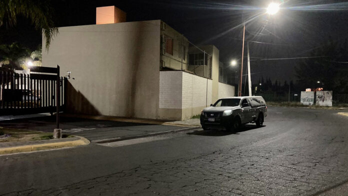 El hombre fue hallado muerto y con un balazo en la cabeza dentro de su casa