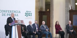 Vuelve Javier Jiménez Espriú a Palacio Nacional Javier Jiménez reapareció durante la premiación a la Ingeniería y la Arquitectura. Foto: Es Imagen