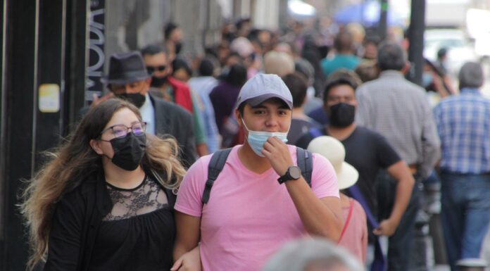 México registra 3 mil contagios de COVID19 en un día México registró 3 mil 319 contagios .