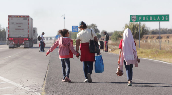 Acusa migrante venta ilegal de visas humanitarias También acuso intimidación en los retenes que encuentran sobre el camino. Foto: Es Imagen // Ilustrativa