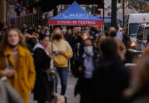 Ómicron ya predomina en Estados Unidos Del 100 por ciento de contagiados de COVID19, más del 70 por ciento tiene la variante Ómicron en Estados Unidos.