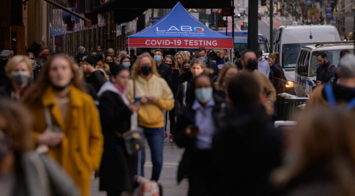 Ómicron ya predomina en Estados Unidos Del 100 por ciento de contagiados de COVID19, más del 70 por ciento tiene la variante Ómicron en Estados Unidos.