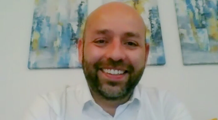 Egresado UDLAP enseña a PYMES cómo superar retos de exportación Explicó cómo las PYMES podrían superar el desafío del acercamiento digital.