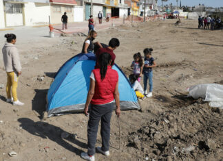 Piden más opciones de reubicación para afectados de Xochimehuacan Piden reconstruir sus hogares en una zona más cercana a la junta auxiliar