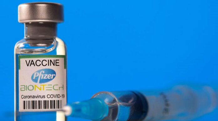 Aplicará EU refuerzo de Pfizer a partir de 16 años Se aplicará solo a aquellos jóvenes que hayan sido inoculados hace seis meses como mínimo. Foto: Especial