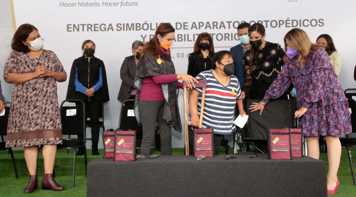 Entrega SEDIF apoyos a personas con discapacidad SEDIF entrega aparatos