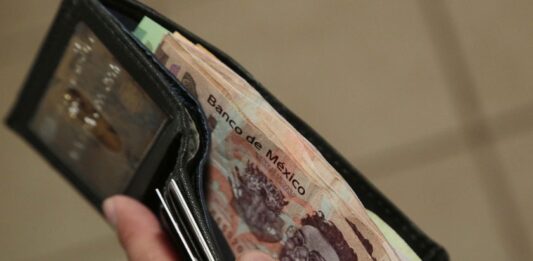 Se acordó que pasará de 141.70 a 172.87 pesos diarios. Foto: Es Imagen