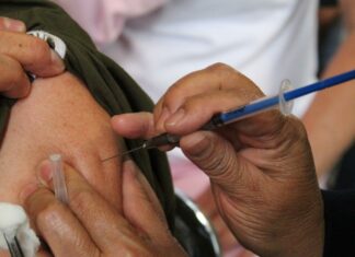 Salud reporta avance del 95% en vacunación anticovid El secretario de Salud en Puebla, José Antonio Martínez, alertó sobre una cuarta ola de COVID19 ante la inevitable llegada de Ómicron.