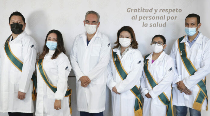 Premian a personal de Salud de Puebla por labor anticovid Puntualizó que Puebla es la tercera entidad federativa en obtener el mayor número de preseas para el personal médico.