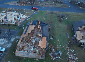 Tornado en Kentucky deja saldo de 50 muertos Varias localidades quedaron devastadas por el tornado. Foto: Whitney Westerfield