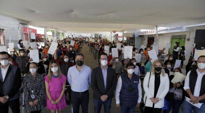Ayuntamiento de Puebla, gobierno estatal y federal entregan más de 500 escrituras a familias poblanas