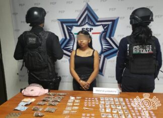 Detiene Policía Estatal a mujer con más de 120 dosis de aparente droga