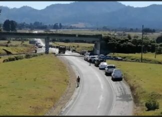 Autopista Tlaxco-Tejocotal se mantiene bloqueada por tercer día