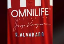 Chivas presenta a Roberto Alvarado como nuevo refuerzo