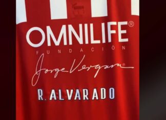 Chivas presenta a Roberto Alvarado como nuevo refuerzo