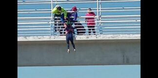 Mujer intenta saltar de puente peatonal en Tlaxcala