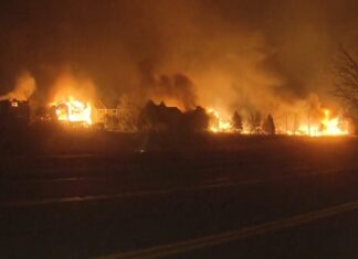 Desalojan a 30 mil personas en Colorado por incendios