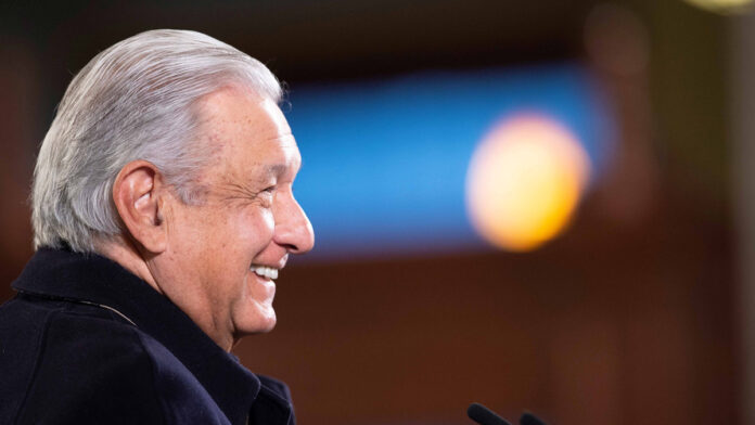 AMLO planteó que -si los consejeros se niegan- se convoque a una decena de encuestadoras para que hagan la misma pregunta
