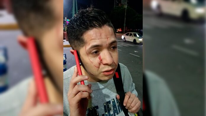 besoton COPRED condenó las “agresiones homofóbicas” durante el besotón que se realizó la tarde del jueves afuera de Six Flags.