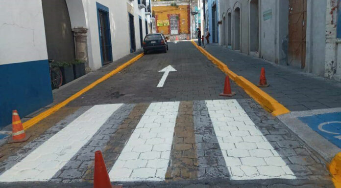Cambian sentido de calle en centro de Atlixco calle