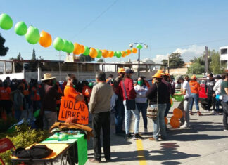 Marchan de nuevo para exigir reapertura de campus UDLAP Alumnos arribaron con cacerolas al campus UDLAP.