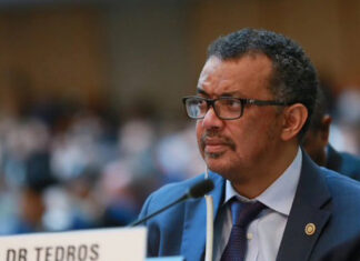 Cancelar fiestas navideñas por Ómicron, urge OMS Tedros Adhanom Ghebreyesus advirtió que es mejor cancelar las fiestas de Navidad.