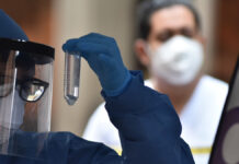 Aprueba OMS vacuna desarrollada por México y Argentina Ante estos casos sospechosos, el funcionario pidió a rezagados acudir a aplicarse la vacuna