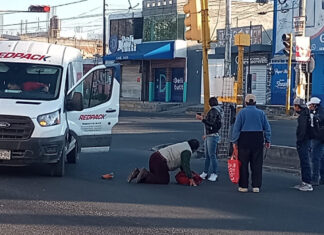 Chofer de Redpack se lleva a peatón en Av. La Fragua Una persona fue atropellada por el chofer de un vehículo de paquetería