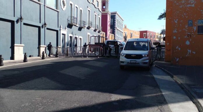 Choferes de Uber y DiDi se manifiestan en Casa Aguayo choferes