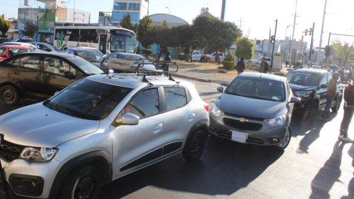 choferes Los choferes de taxis ejecutivos protestaron este día por el tope que la SMT impuso a las tarifas de sus servicios