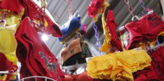 ¿Qué color prefieres en la ropa interior? Crece venta en Puebla Los modelos en color rojo y amarillo para dama y caballero están disponibles en precios accesibles desde los 30 pesos. Foto: Es Imagen