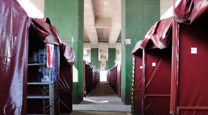 Comerciantes del Mercado Amalucan acusan corte de luz comerciantes