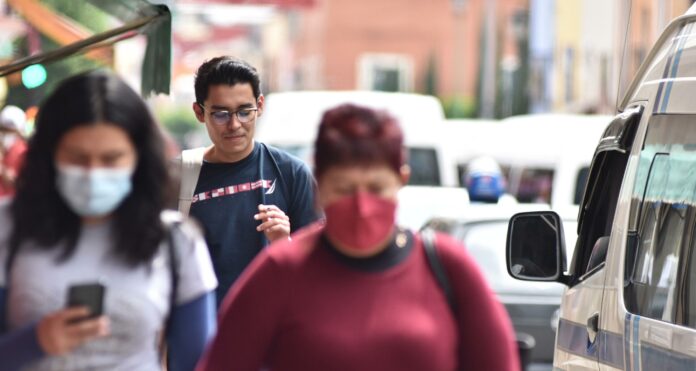 La pandemia por Covid-19 rondaría los 448.000 fallecidos en el país.