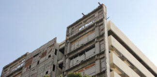 Demolición de San Alejandro concluiría en 2022 La demolición del hospital comenzó hacia adentro .