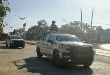 Rescatan a 5 policías secuestrados en Michoacán