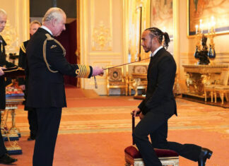 Lewis Hamilton recibe el título de “caballero” hamilton