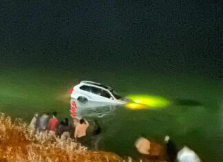 Joven hunde su BMW en la presa de Tenango joven camioneta tenango