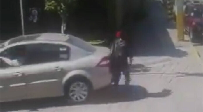 Sujeto finge ser atropellado en Camino Real a Cholula