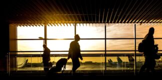 Estados Unidos levantará restricciones a viajeros de África