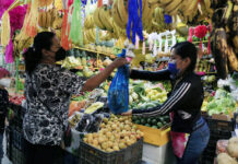 Dan mantenimiento a mercados para compras de fin de año Entre las acciones de mantenimiento realizadas están albañilería, plomería