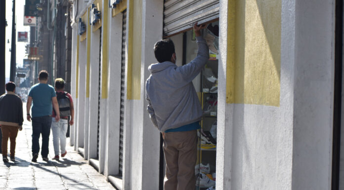 Normatividad pide renovar licencia a negocios de Puebla La invitación se hace con la finalidad de apoyar la reactivación económica. explicó el director de Normatividad.