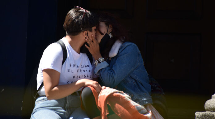 Ocho de cada 10 mexicanos buscan pareja… ¡pero vacunada! Un 44% piensa que la crisis sanitaria por COVID19 afectó para mal las relaciones de pareja.