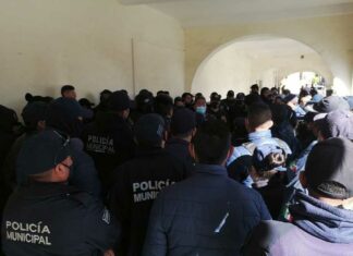 Policías de Huejotzingo protestan por falta de quincenas y aguinaldo policías