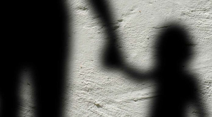 Castigar “nalgadas” a niños con prisión, propone PAN prisión