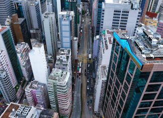 Incendio en rascacielos de Hong Kong deja 300 personas atrapadas rascacielos