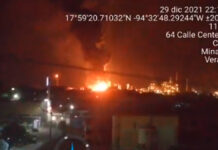 Arde refinería de Minatitlán; no hay heridos Los videos del siniestro en la refinería -ocurrido en una torre de enfriamiento de agua- se difundieron por Facebook y Twitter.