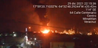 Arde refinería de Minatitlán; no hay heridos Los videos del siniestro en la refinería -ocurrido en una torre de enfriamiento de agua- se difundieron por Facebook y Twitter.