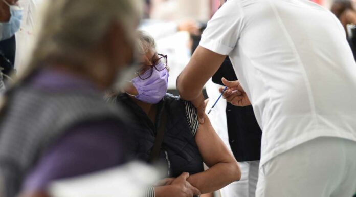 Aplicarán refuerzo anti Covid en 11 municipios poblanos refuerzo